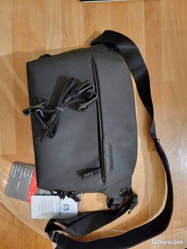 (VENDU) Fujifilm x100vi (état neuf) + sac peak design + sangle peak design + batterie fuji + chargeur + carte sd 64 go + accessoires (image 7)