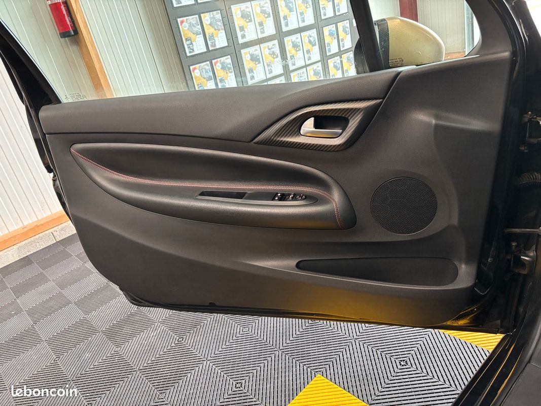 Citroën DS3 1.6 THP 203 RACING GOLD MAT (image 19)