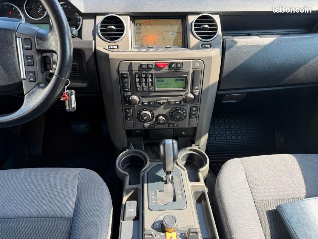 Land Rover Discovery V6 TD SE 190CH - 4X4 BVA CHAUFFAGE STATIONNAIRE 7 PLACES (image 17)