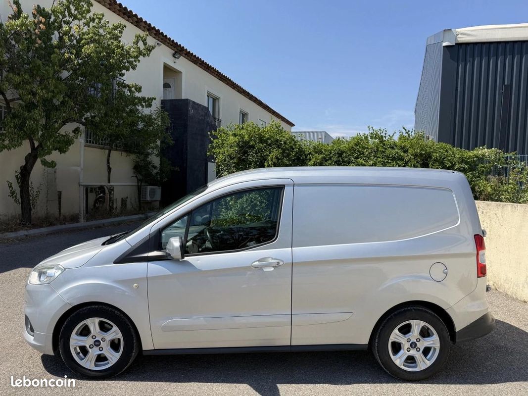 Ford Transit Courier 1.5 EcoBlue 100ch Carplay - Attelage - Pneus AR Neuf - Historique COMPLET (image 6)