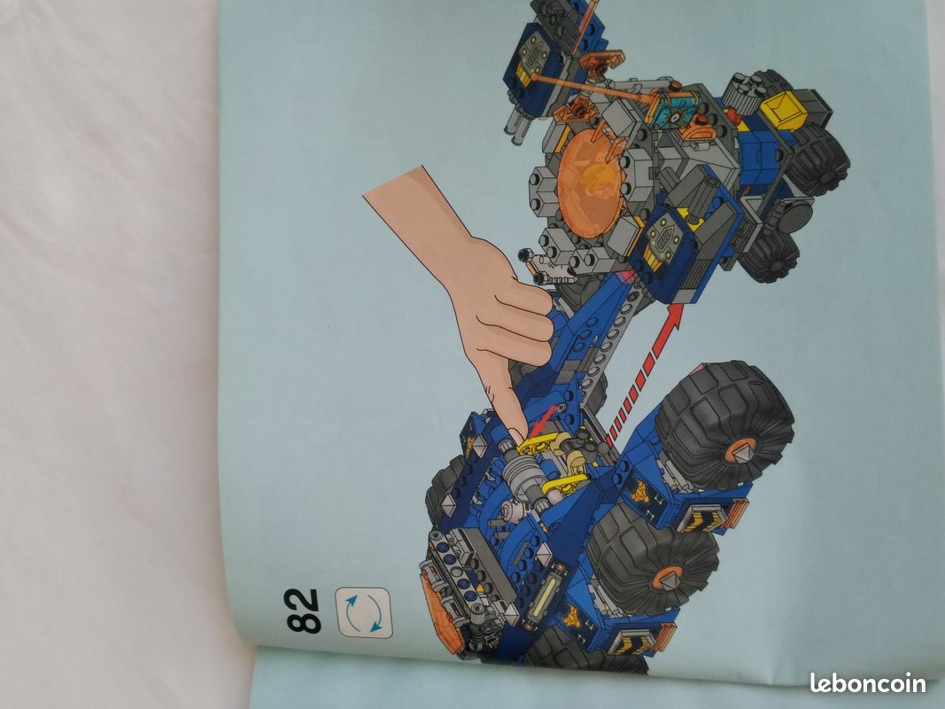 LEGO Nexo Knights Axl's Tower Carrier (image 10)