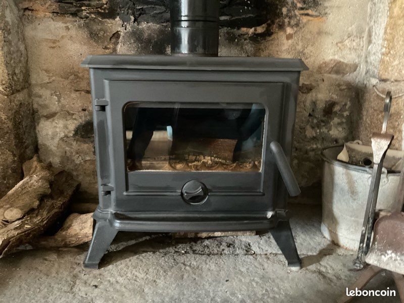 Poêle à bois en fonte Astana INVICTA 6KW (image 1)
