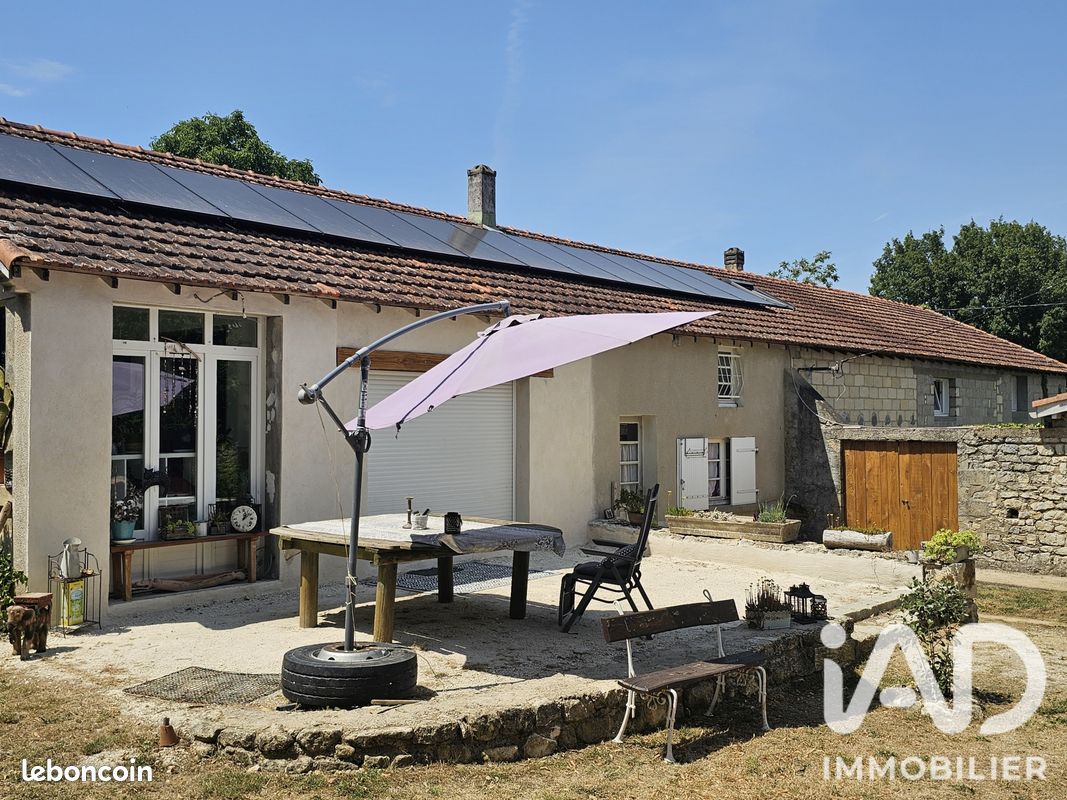Maison 9 pièces 245 m² · à Bussac-sur-Charente · 245 m² · 399 000 €