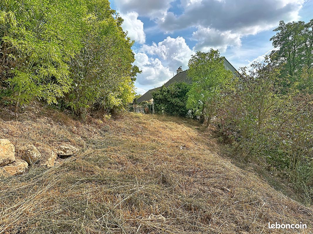 Terrain 700 m² · à Étrépilly · 700 m² · 40 000 €
