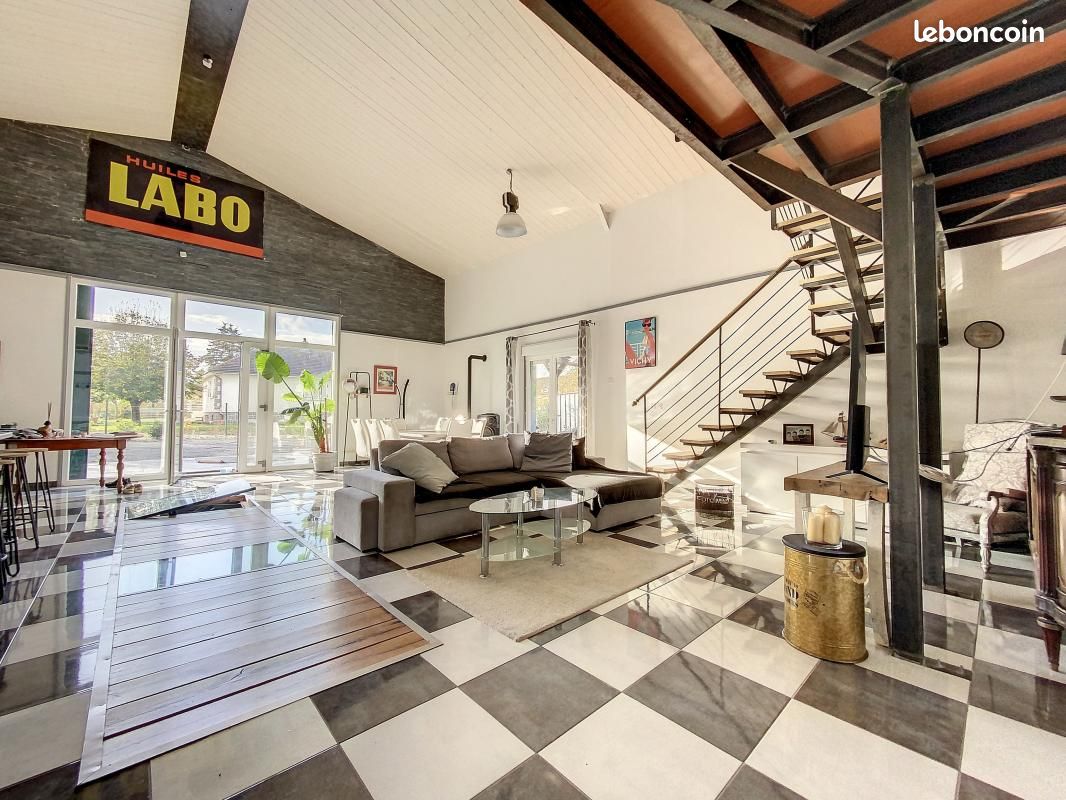 Maison 5 pièces 200 m² · à Vendat · 200 m² · 222 000 €