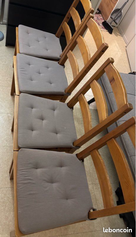 Table à manger avec 4 chaises (image 4)