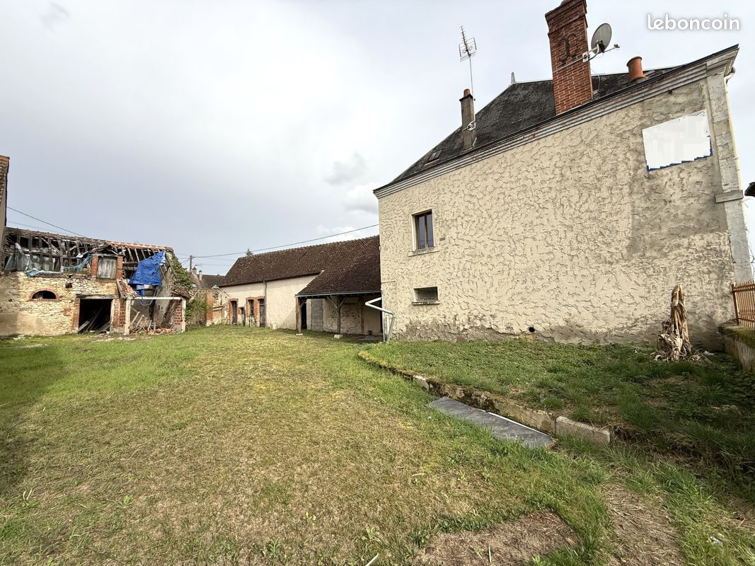 Maison 10 pièces 242 m² · à Châtres-sur-Cher · 242 m² · 49 000 €