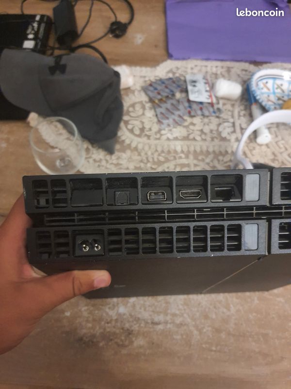 Ps4 864 go + 2 jeu + une manette (image 4)