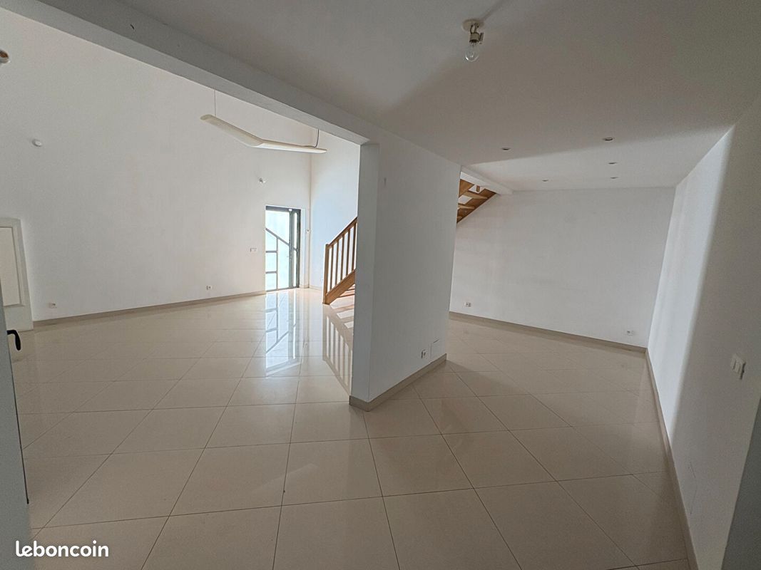 Maison 6 pièces 153 m² · à Sainte-Marie · 153 m² · 1 900 €/mois