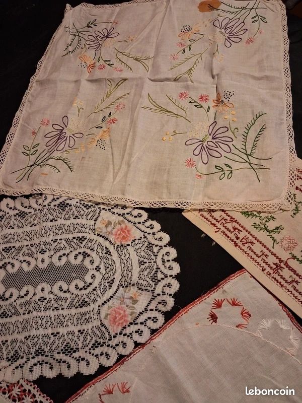 Lot de 7 napperons brodés main (image 3)