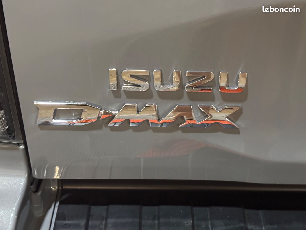 ISUZU D-MAX Dmax CREW 2,2L Nitro Sport / Pas de malus / TVA Récuperable / ATTELAGE /HARD TOP (image 20)