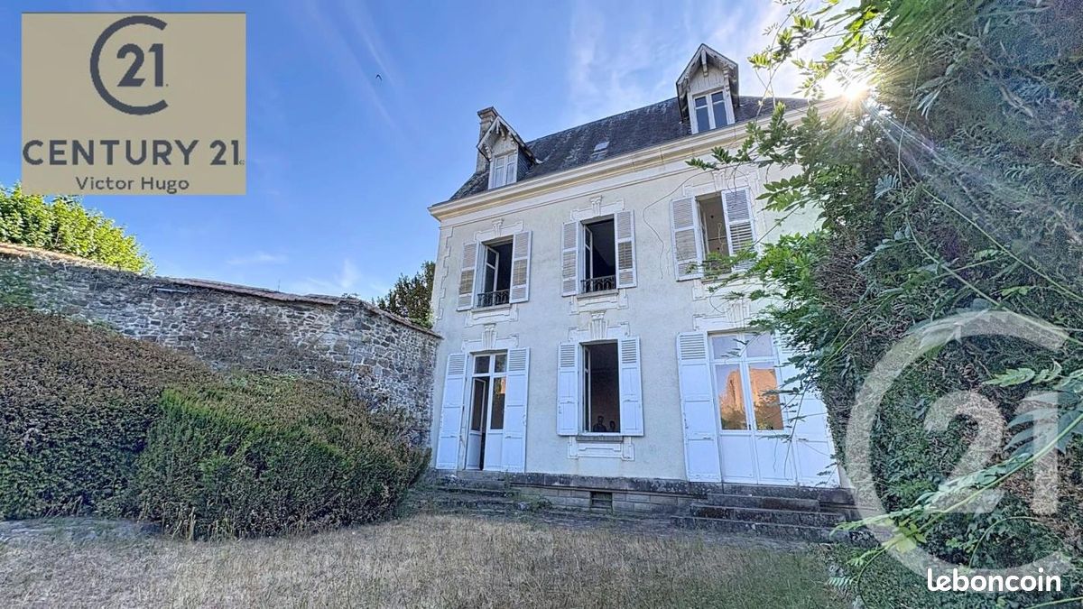 Maison 11 pièces 242 m² · à Saint-Victurnien · 242 m² · 224 000 €