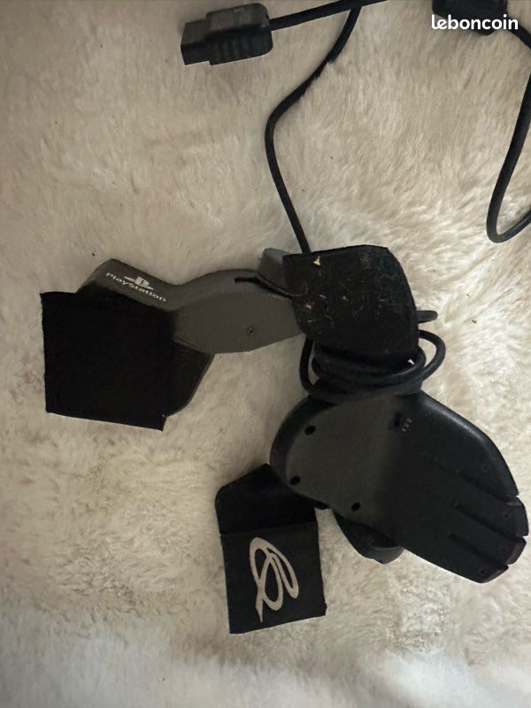 Manette Gant (Glove) Pour PlayStation 1 (PS1) - Modèle Reality Quest - Noir - Avec Fil - Bon état
