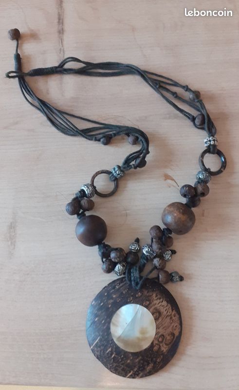 Collier Pendentif Zodiaque Chien En Os Sculpté - Marron - Cordon Perles - MOGHANT - Neuf