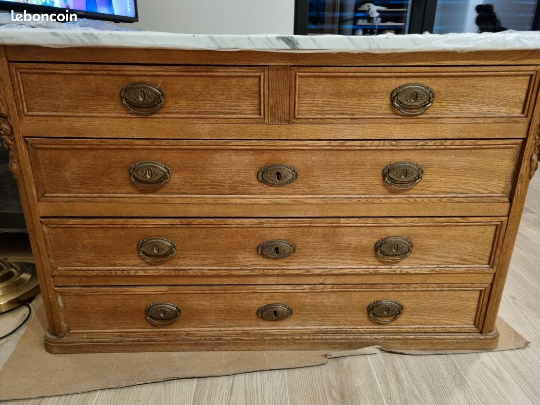 Commode ancienne en bois massif style Louis Philippe (image 1)