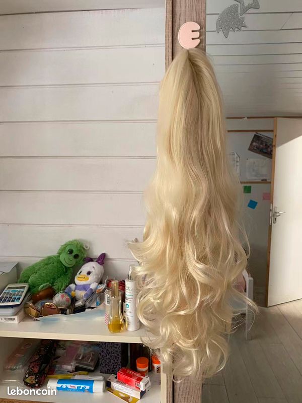Perruque Femme Lionness - Longue, Blonde Méchée Très Clair, Bouclée - Modèle 15t613 - Neuf Avec étiquettes