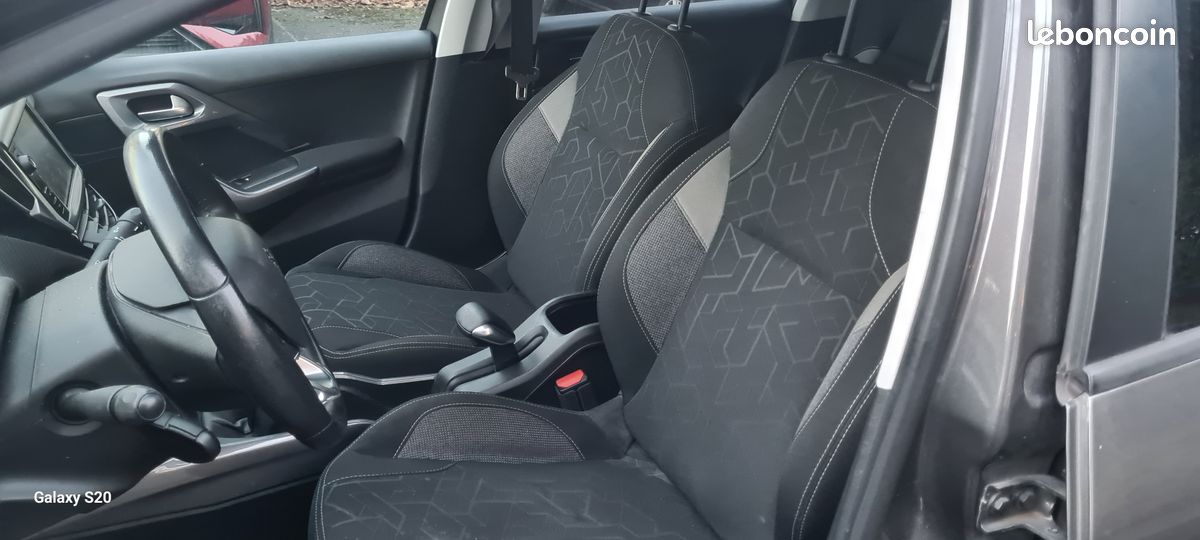 Peugeot 2008 Style - Crit'Air 1 - Paiement CB en 3, 4 ou 10 fois et Financement possible en 12, 24 ou 36 mois - Garantie - Reprise (image 5)