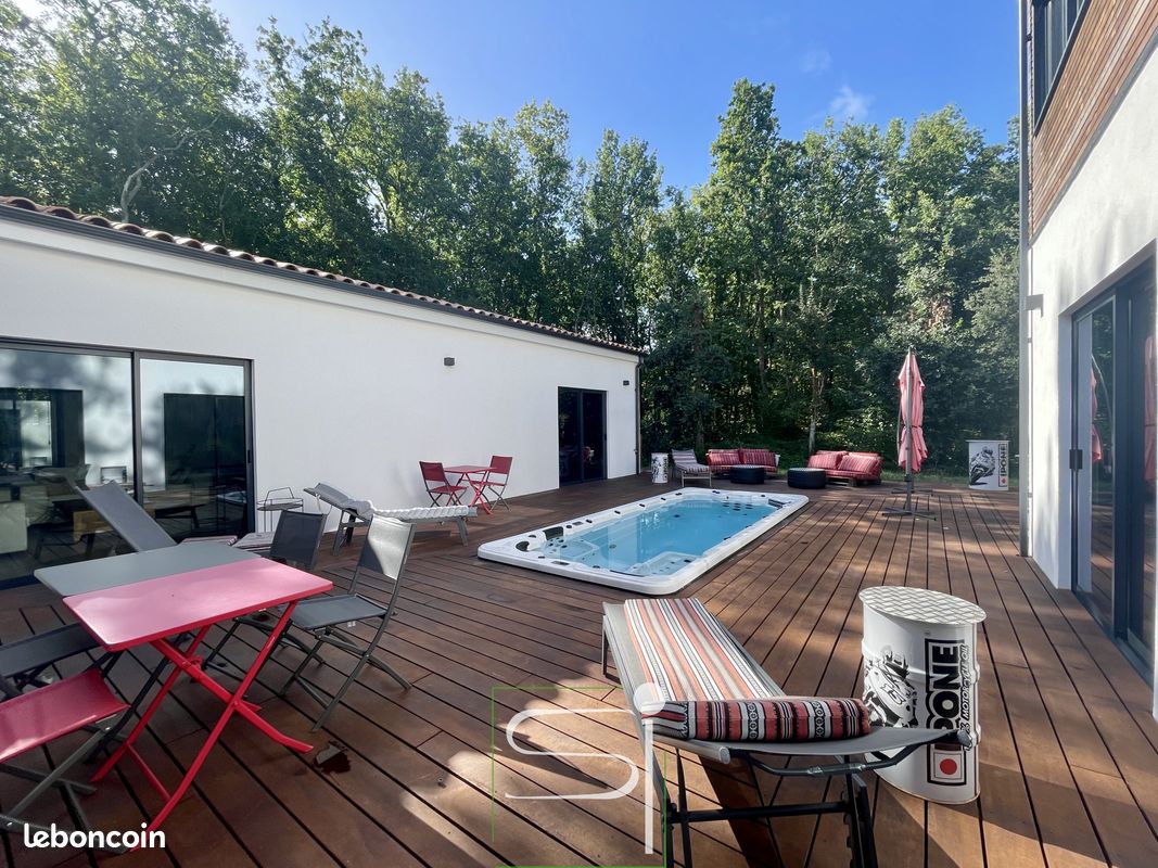 Maison 6 pièces 230 m² · à Breuillet · 230 m² · 899 900 €
