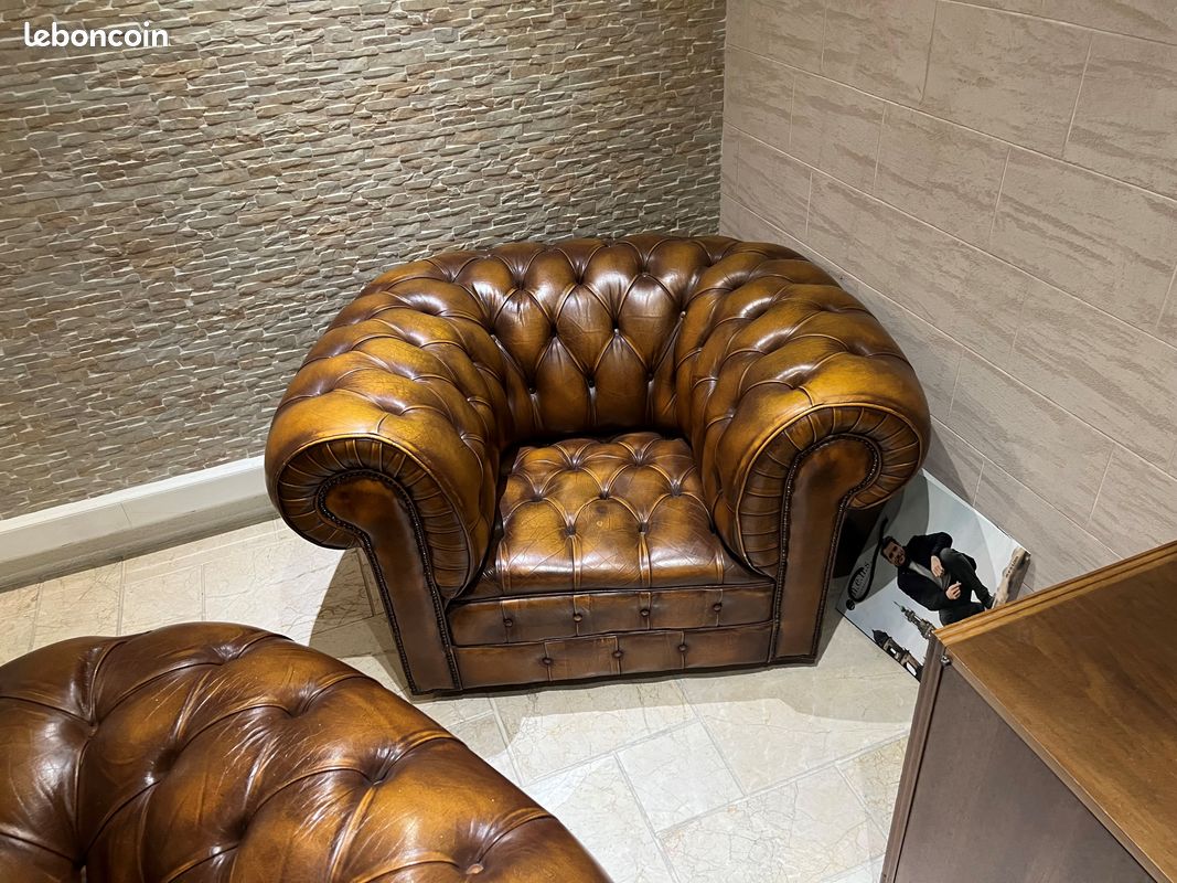 Canapé + fauteuils CHESTERFIELD (image 6)