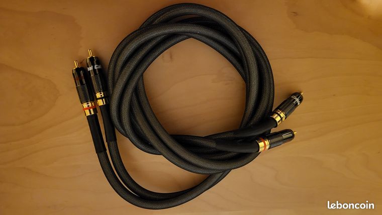 Câble audio stéréo très haute fidélité Real Cable CA1801 - Fm Diffusion