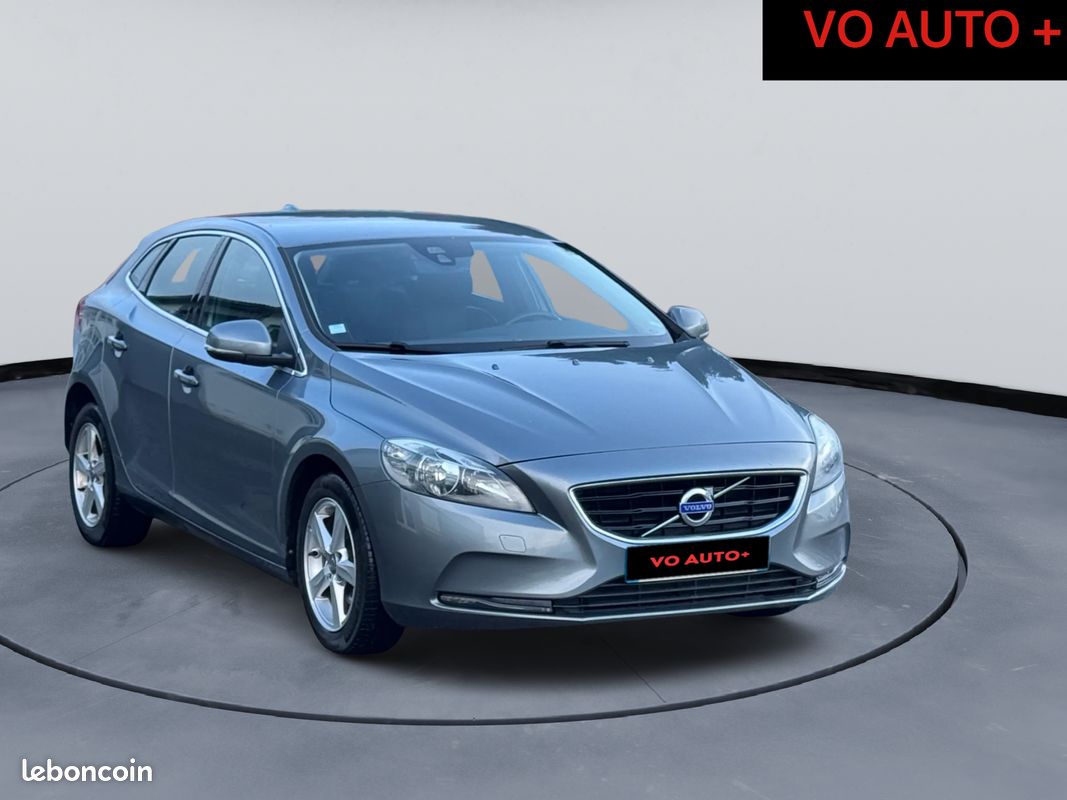 Volvo V40 D2 120 ch Momentum (image 1)