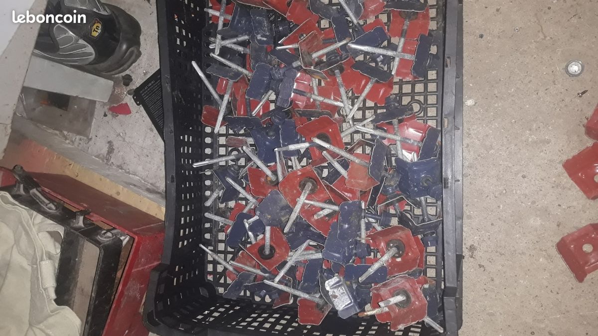 Lot de 50 vis avec cavalier (image 1)