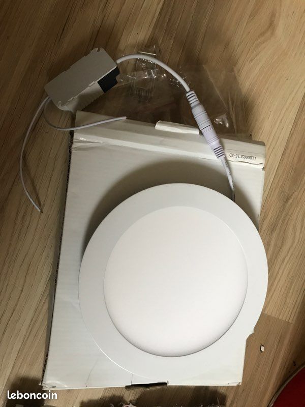 Down light (image 1)