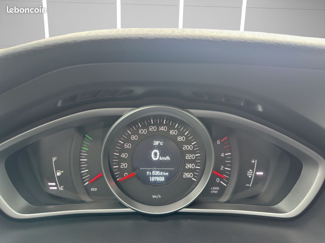 Volvo v40 2.0l d 120ch (image 15)