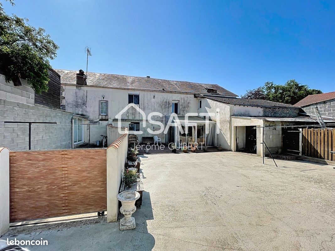 Maison 10 pièces 308 m² - Cirières 79140 (image principale 0)