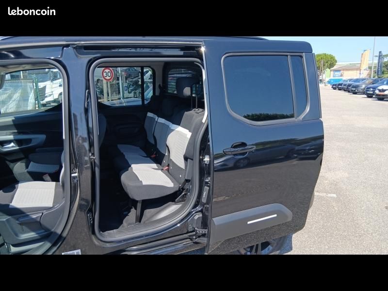 Citroen Berlingo Van XL 950kg BlueHDi 130ch S&S EAT8 Pack Premium Connect (image 23)