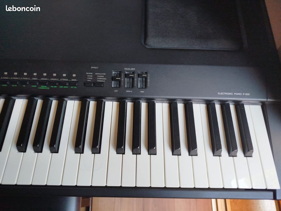 Piano clavier professionnel numérique Yamaha P200 (image 4)