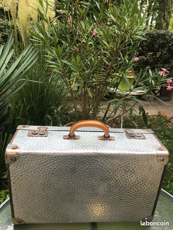Valise métallique ancienne vintage décoration Décoration