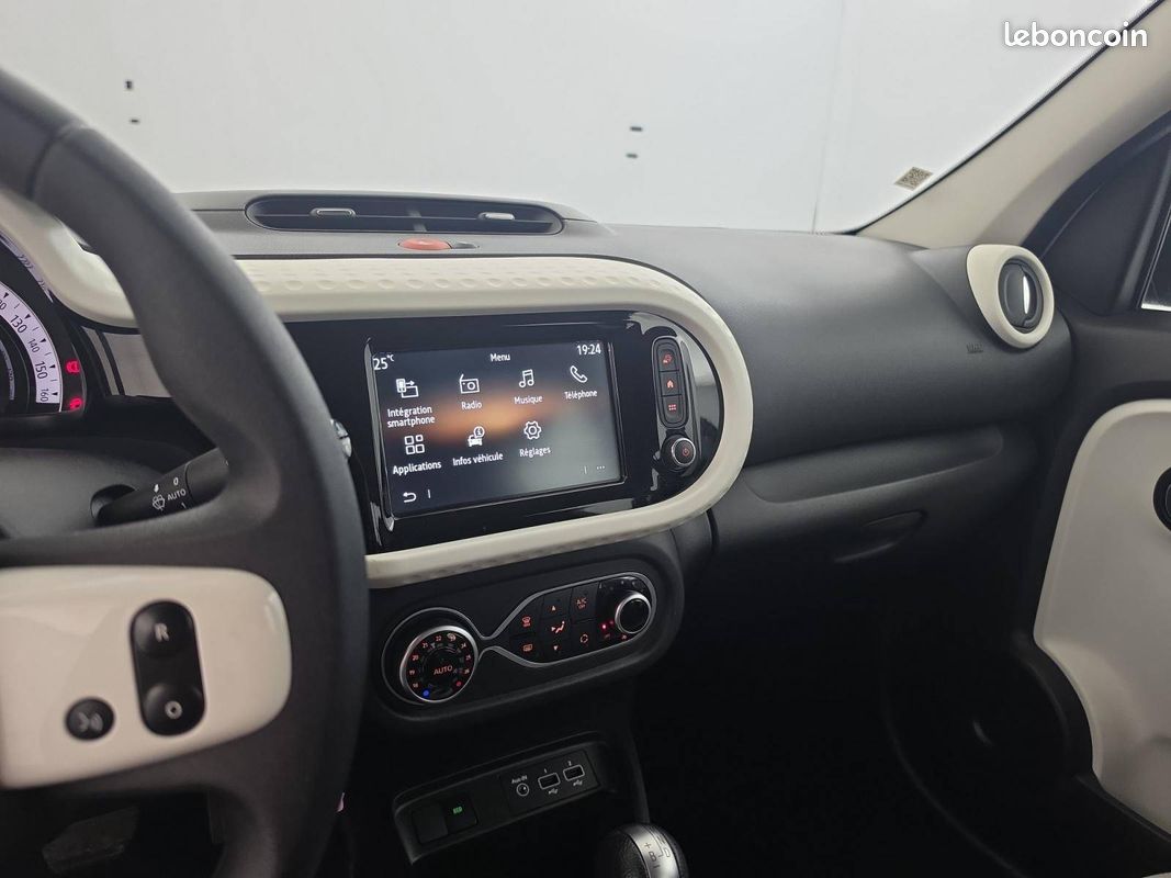 RENAULT Twingo III E-Tech Equilibre (image 14)