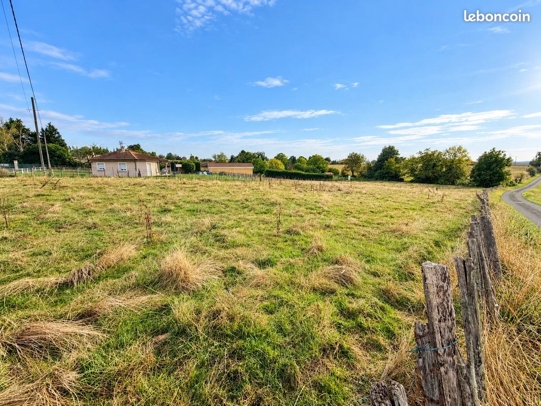 Terrain 800 m² · à Savigneux · 800 m² · 186 000 €