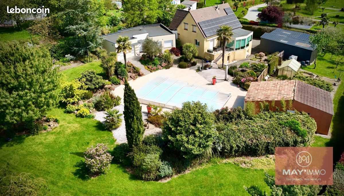 Maison 12 pièces 285 m² · à Cosmes · 285 m² · 572 000 €