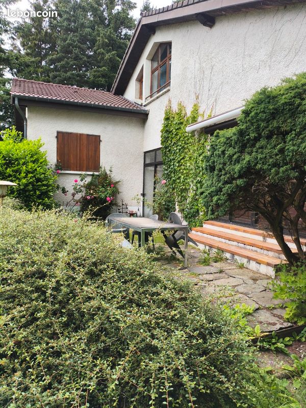 Maison 7 pièces 170 m² · à Lapte · 170 m² · 1 100 €