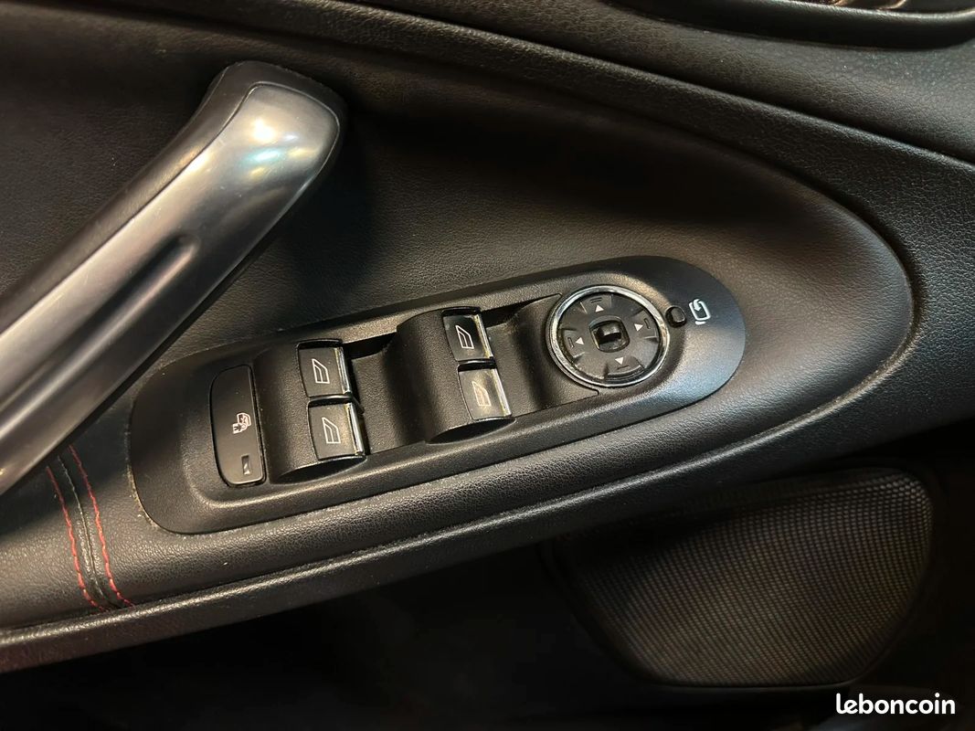 FORD S-MAX 2.0 TDCi 163 ch Sport Platinium - TOIT PANORAMIQUE / EMBRAYAGE DISTRIBUTION OK / CARDANS NEUF (image 24)