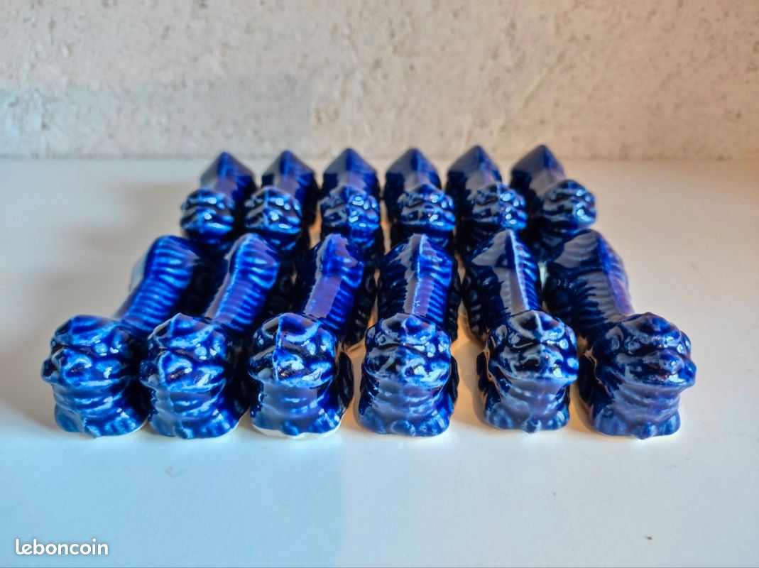 12 porte-couteau bleus barbotine CHIENS DE FOO (image 3)