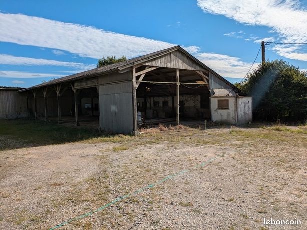 Hangar 4 pièces 519 m²