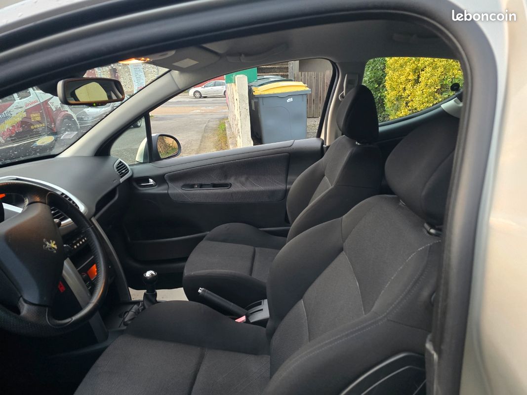 Peugeot 207 1.4 l 16 v 95 cv 79000 km (image 6)
