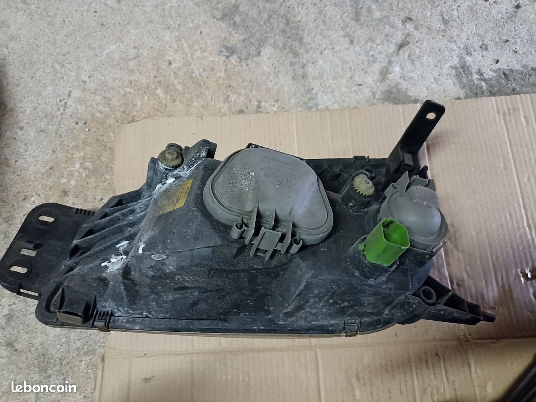 Phare Ford Fiesta 4 (image 2)