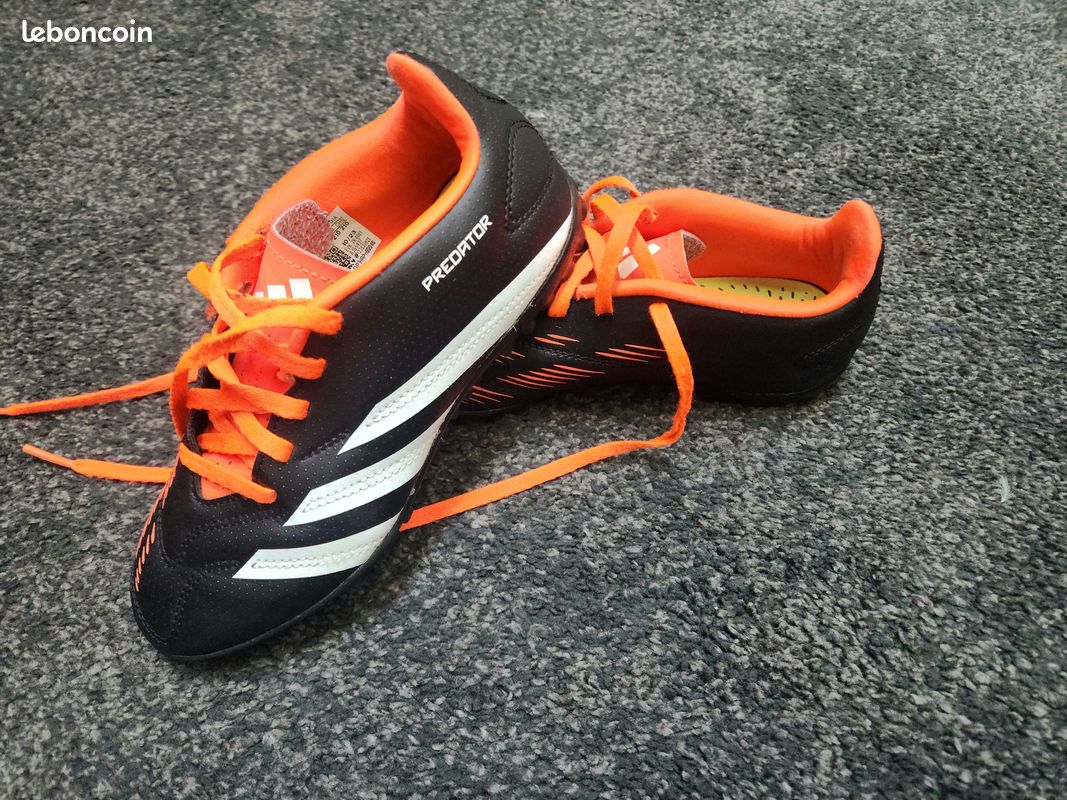 Chaussure de foot Adidas (image 1)