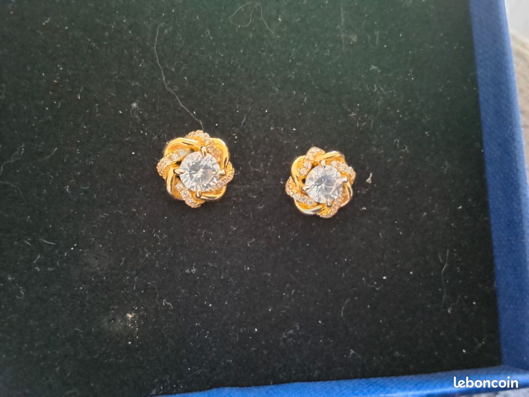 Clous d'oreilles or (image 3)