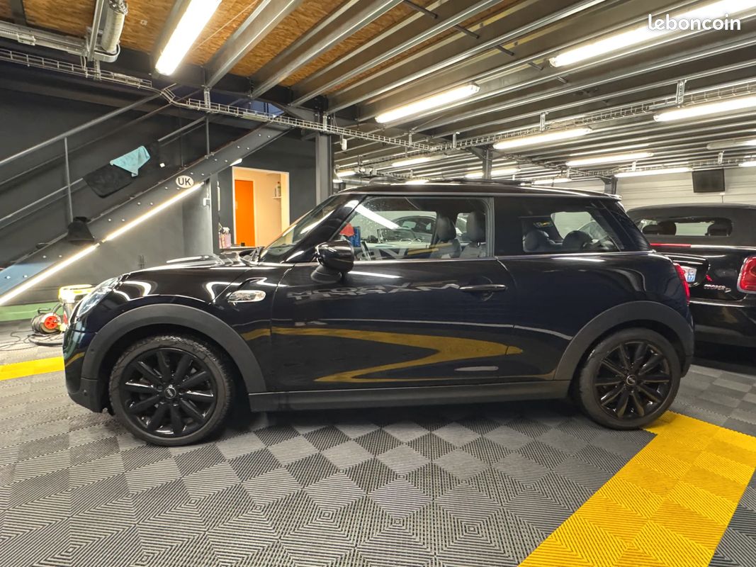 MINI Cooper S 2.0L 192ch Edition Greenwich - Toit ouvrant - Suivi complet - Bande blanche Fournie neuve - 2020 (image 2)