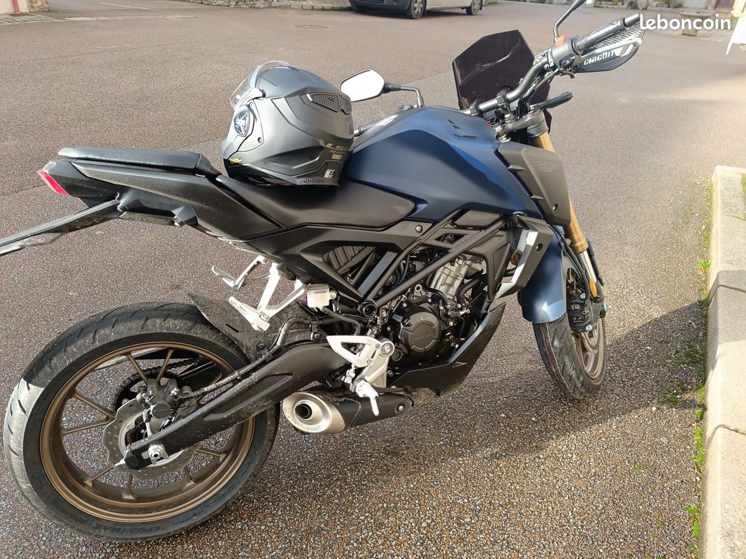 Vend honda cb 125 5000 km garantie 2 ans (image 2)