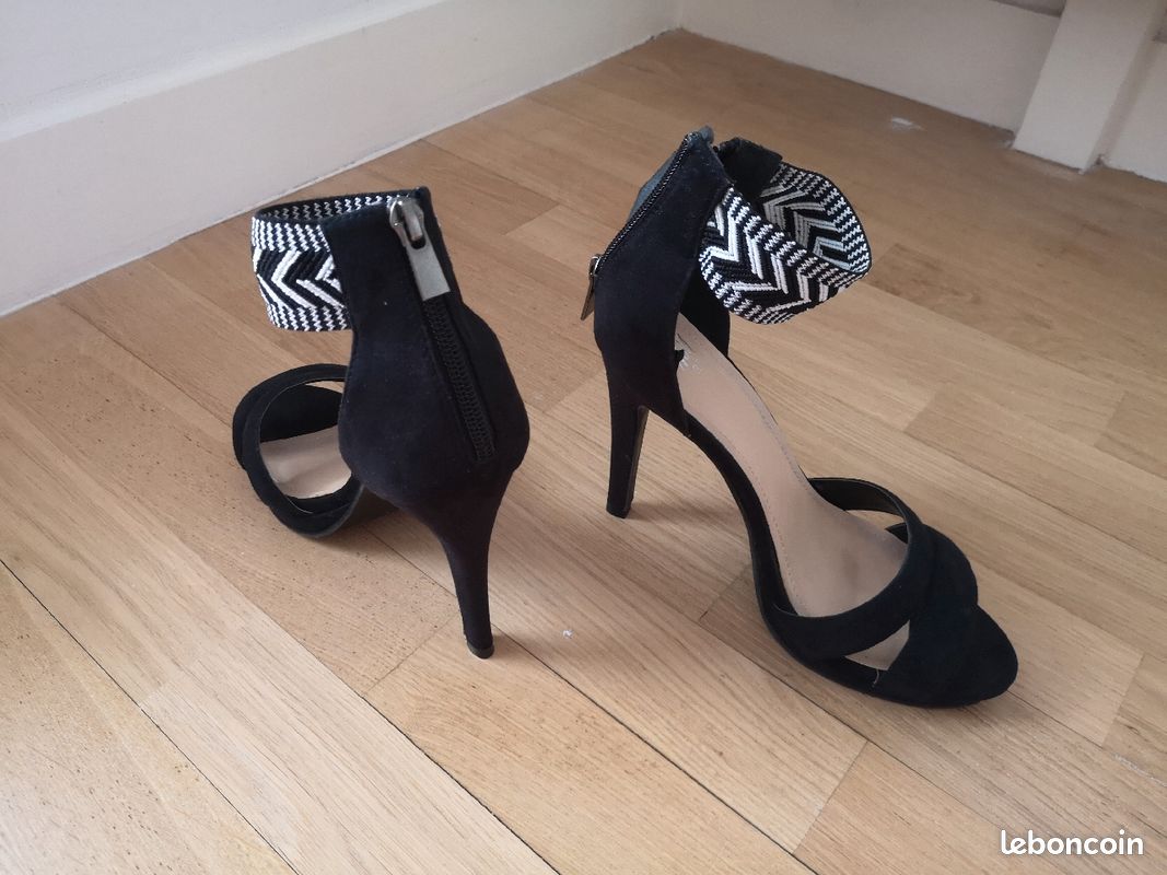 Sandales à talon noire et blanc (image 4)
