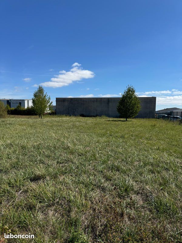 Terrain zone artisanale / industrielle · à Parçay-Meslay · 226 440 €