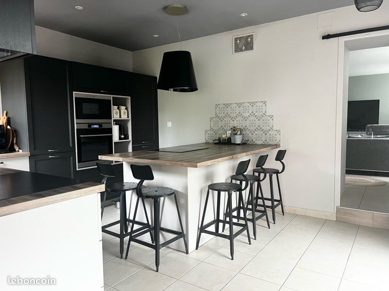 Maison 8 pièces 158 m² · à Brissac Loire Aubance · 158 m² · 370 000 €