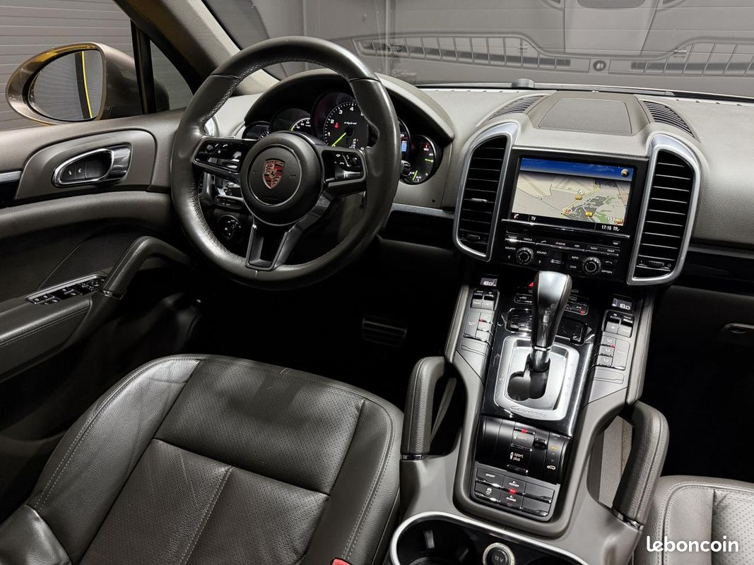 PORSCHE CAYENNE S E-Hybrid V6 416 cv hybride rechargeable - JANTES RS SPYDER 20\' / SUIVI FULL PORSCHE (image 17)