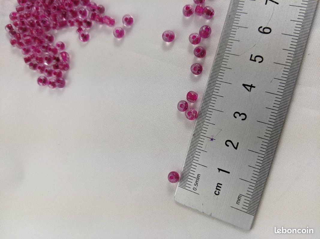 Lot de 160 perles en verre type rocaille/miyuki intérieur couleur rose fuschia(lot P11) (image 3)